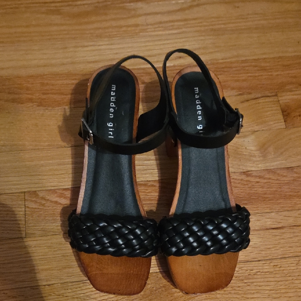 Black and Brown Leather Sandals with Woven Design
